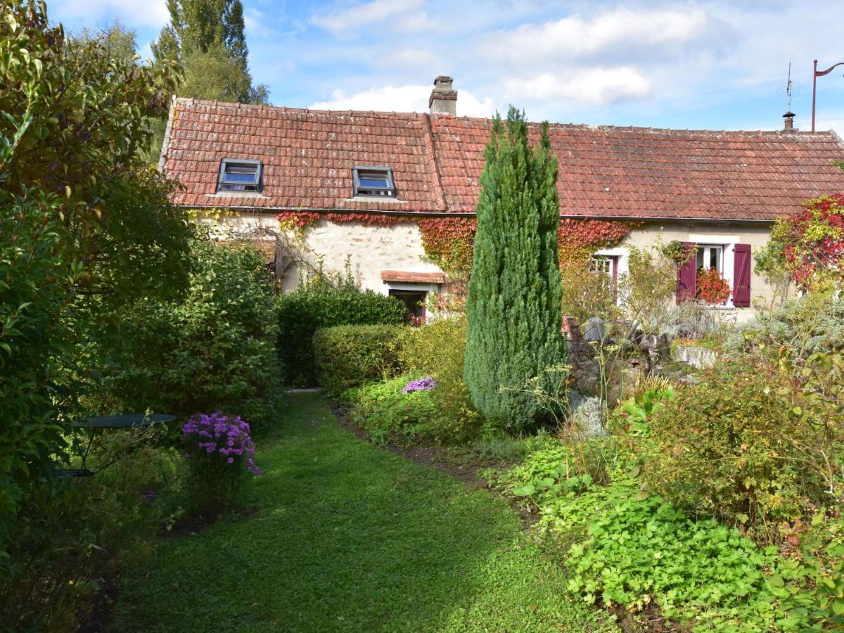 Charming Holiday Home Mezy-Moulins Exterior photo